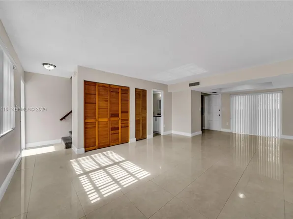 671 W 80th St #0, Hialeah, FL 33014