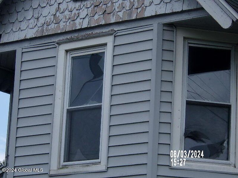 4th image of 24 Oakland Avenue