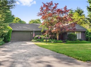 60 Saint Andrews Dr, Beaver Falls, PA 15010