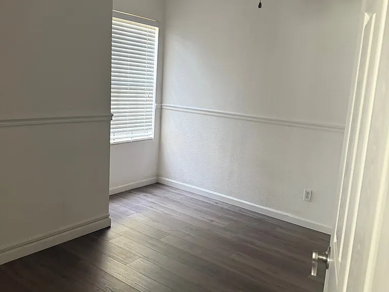 385 Woodside Dr — Photo 15