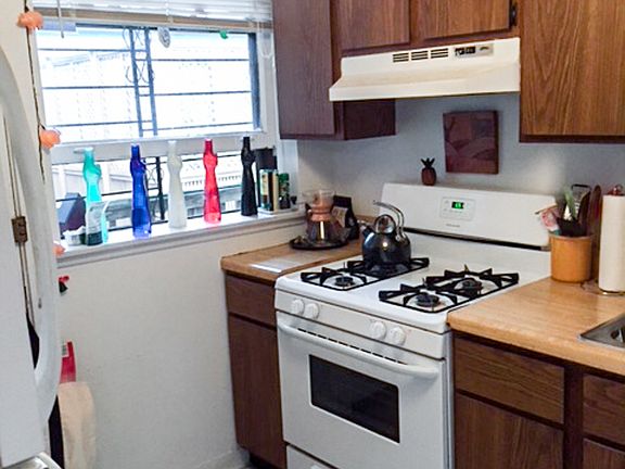 2nd image of 1470 W Cuyler Ave APT 3E