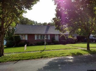 7 Gillespie St, Hoosick Falls, NY 12090