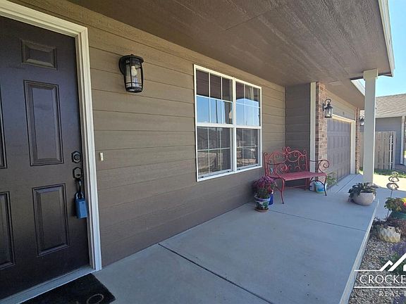 4th image of 4116 Hawthorne Way