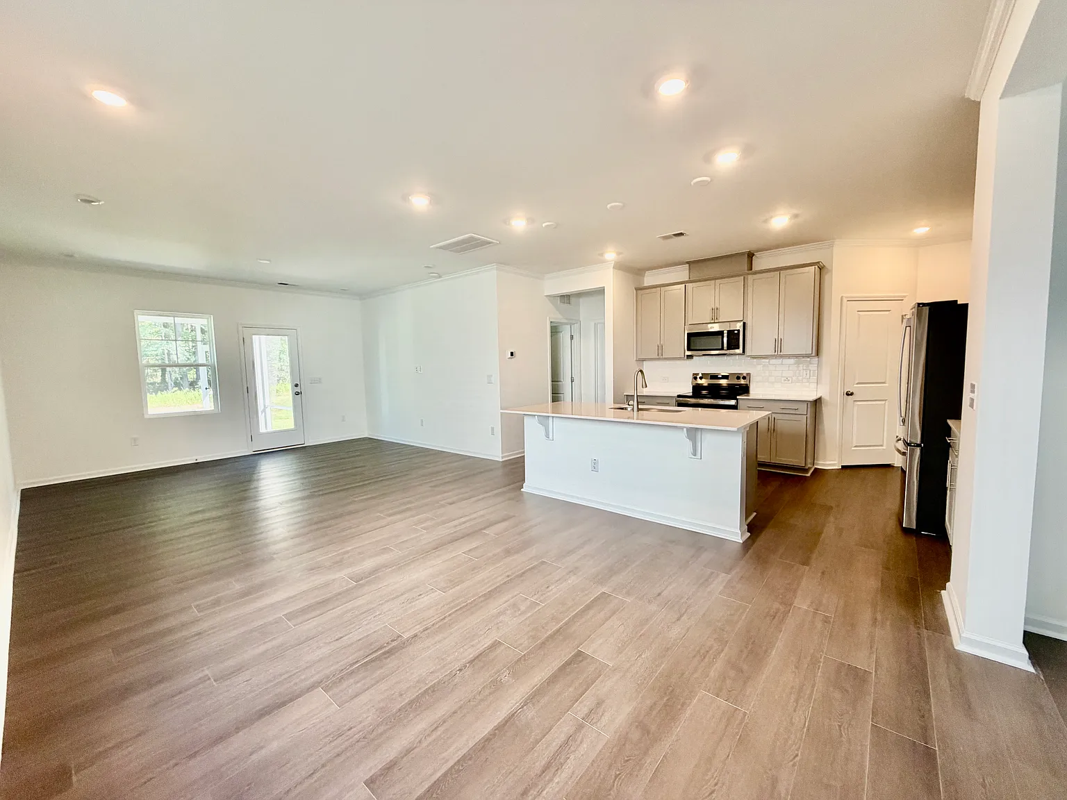 4 bed, 2132 sqft, $2,200 — Photo 4