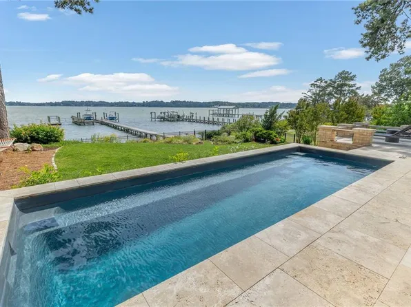 1706 S Woodside Ln, Virginia Beach, VA 23454