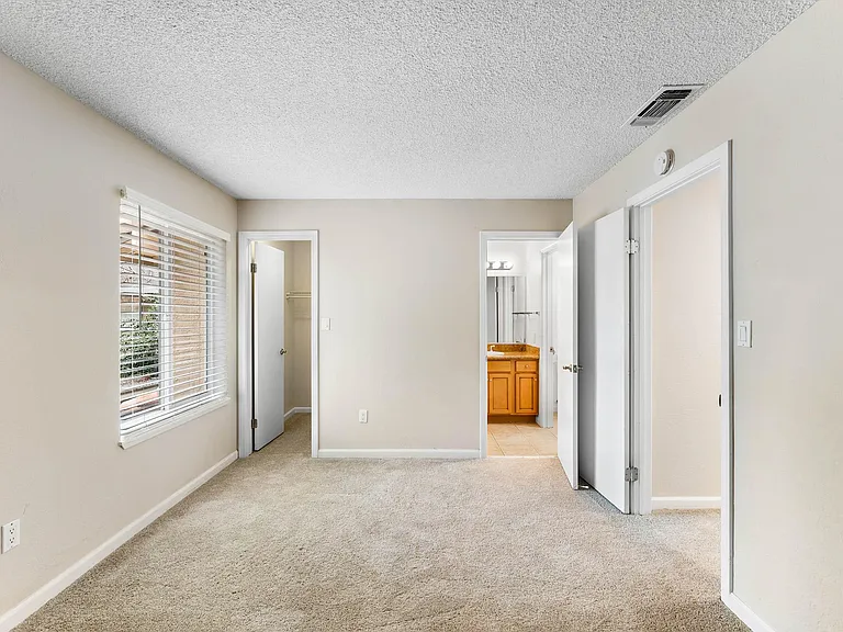 54 Quay Ct — Photo 61