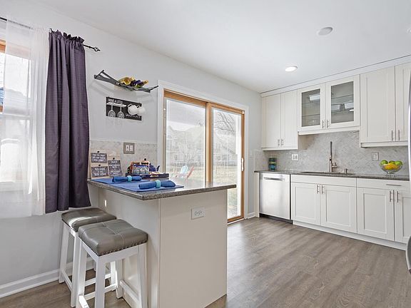 5th image of 4066 Bayside Dr