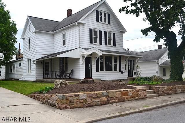 1st image of 205 Maple St