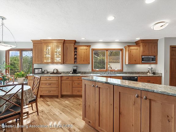 5th image of 2540 Koala Dr