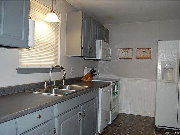 5th image of 16 Glenwood Dr