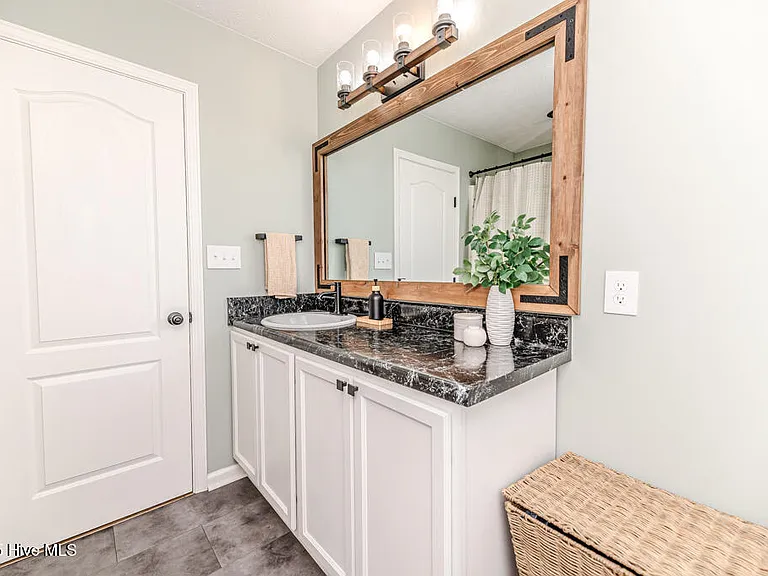 224 Roanoke Dr — Photo 37