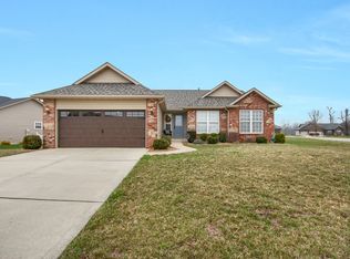 1860 Wellington Ln, Maryville, IL 62062