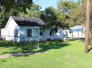 611 S East St, Edna, TX 77957