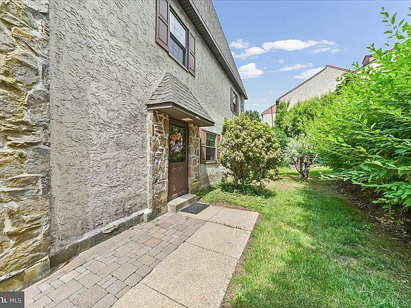 2nd image of 164 Weedon Ct #164