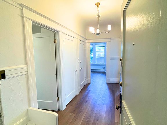 3rd image of 31 Elgin Park APT A