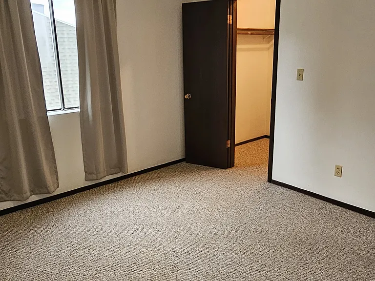 1240 Meadow Ln — Photo 10