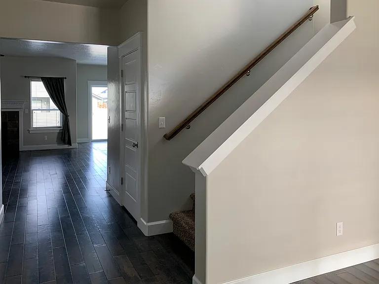 764 E Ionia Dr — Photo 6