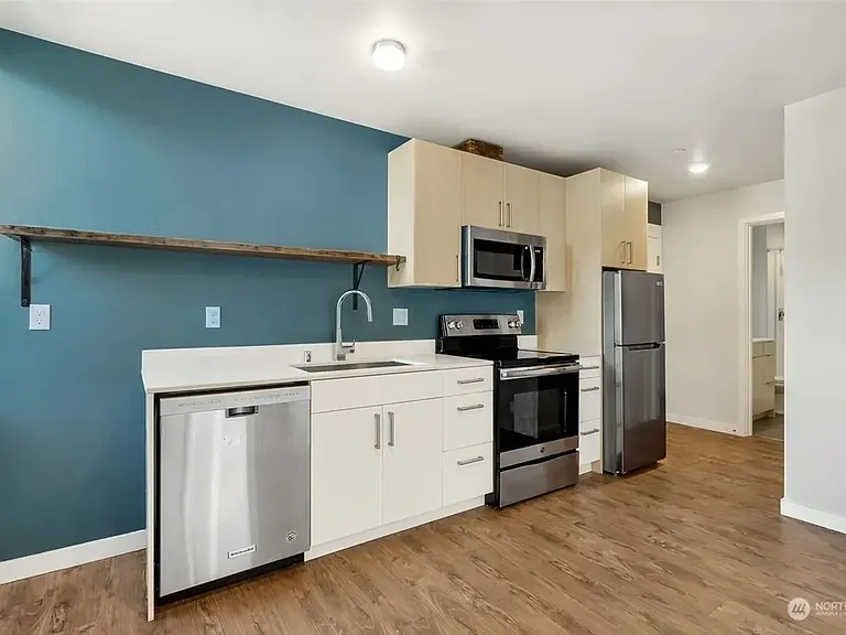 Junior Apartments — Photo 9