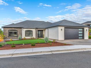 524 W La Strada Cir, Medford, OR