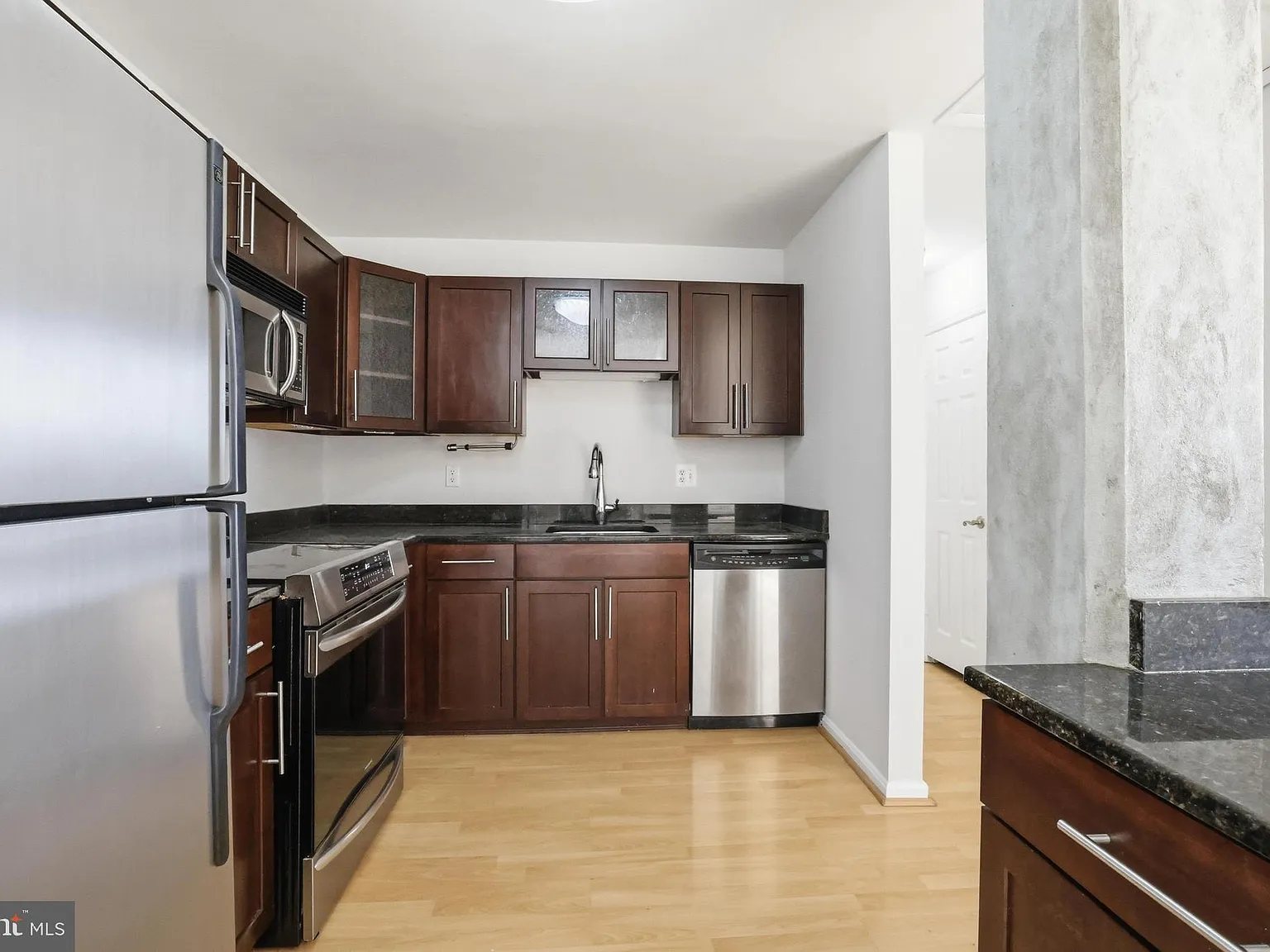2 bed, 969 sqft, $1,750 — Photo 4