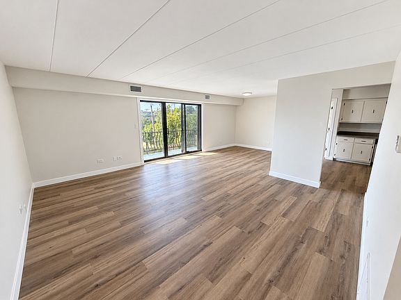 2nd image of 9051 S Roberts Rd APT 205