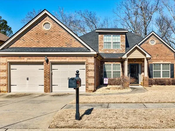 7983 Heathmore Dr, Fairburn, GA 30213