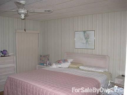 master bedroom
						:
						king size bed and large walk in closet also master bath