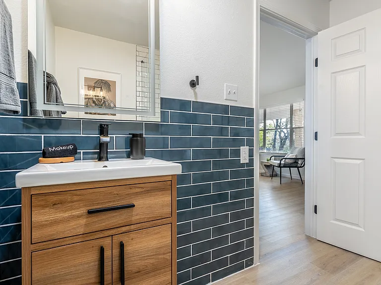 20712 Camel Back St — Photo 30