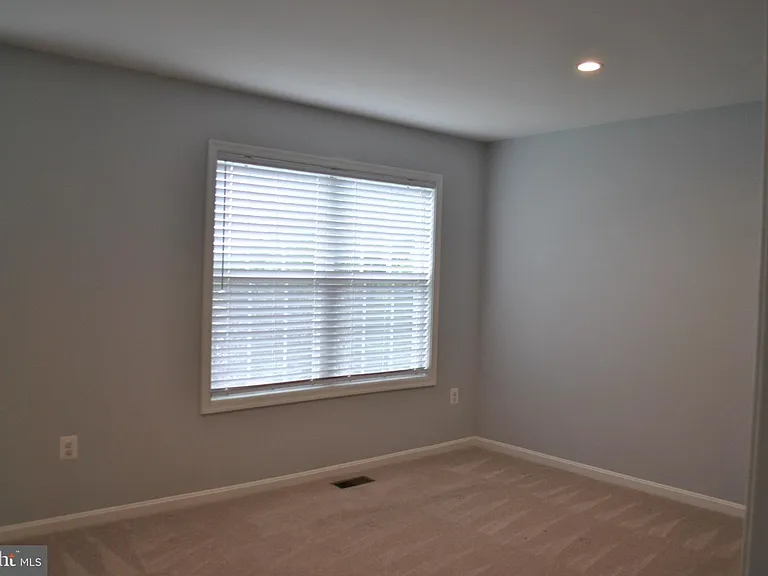 537 Highland Towne Ln — Photo 12