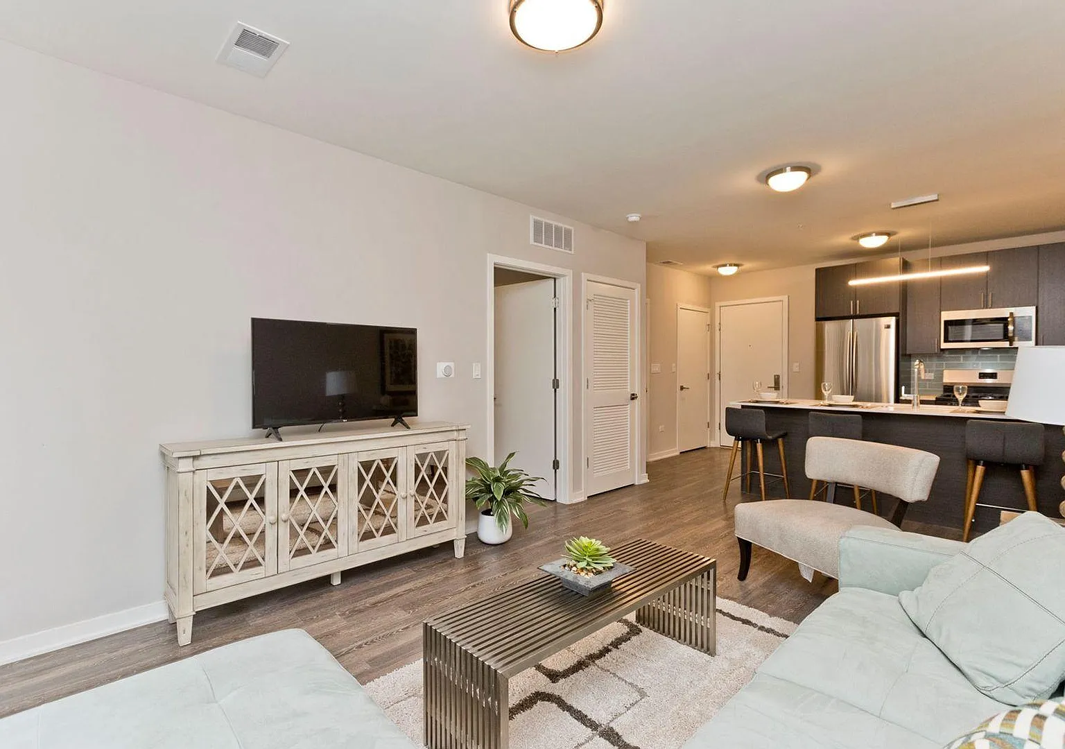 1554 N North Park Ave — Photo 4