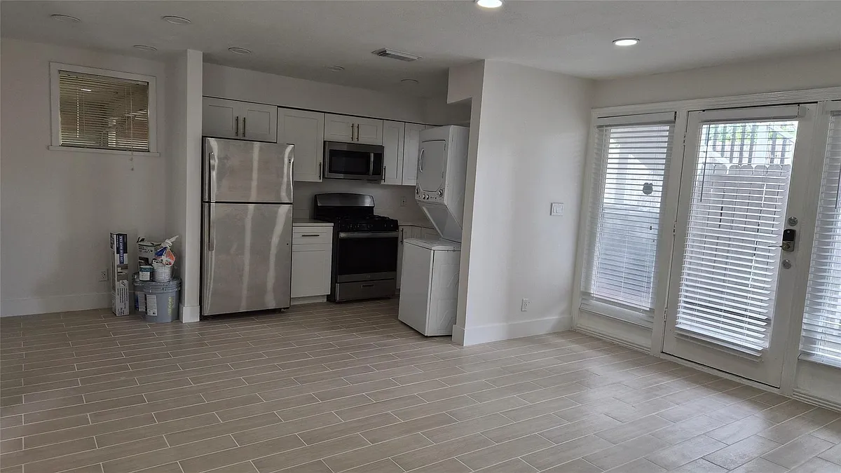 Building Photo - 2118 Oakdale St #5