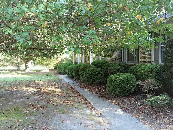 2nd image of 604 E Cricklewood Dr