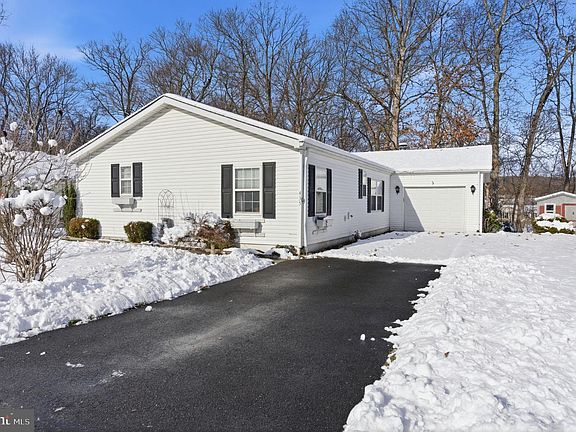 3rd image of 435 Spring Meadow Cir