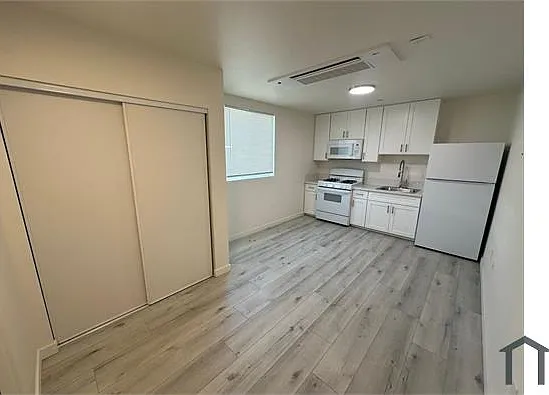 Studio, 245 sqft, $1,920 — Photo 3