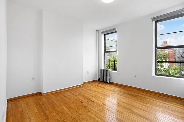 Rented by Safdie Realty Group | media 21