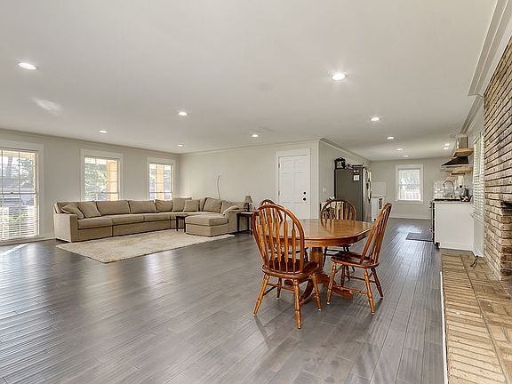 3rd image of 3002 31st Ave