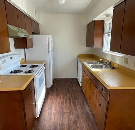 2nd image of 8289 Shadow Wood Dr