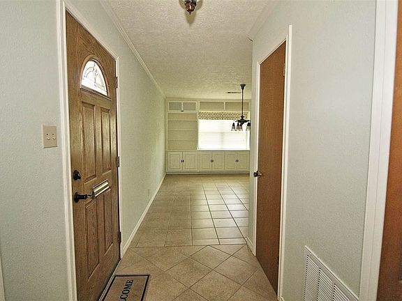3rd image of 5525 Viking Dr