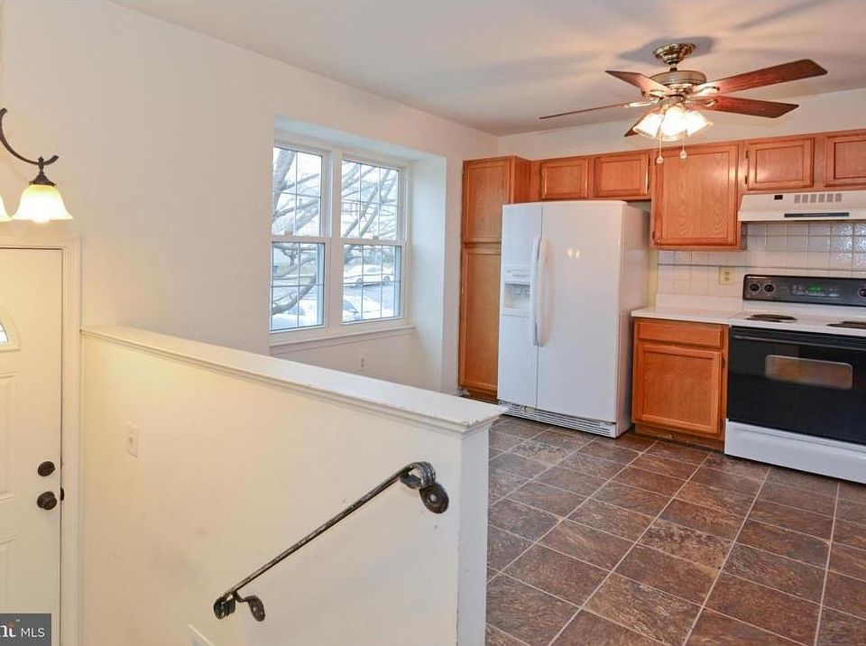 2nd image of 3156 Antrim Cir