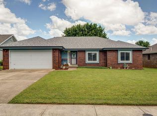 2432 S Suprema Ave, Springfield, MO 65807