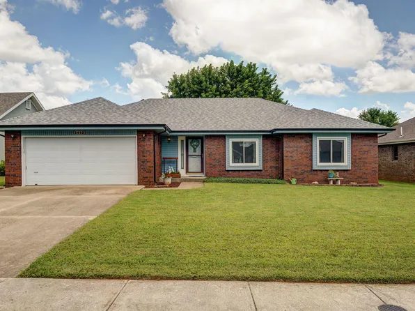 2432 S Suprema Avenue, Springfield, MO 65807