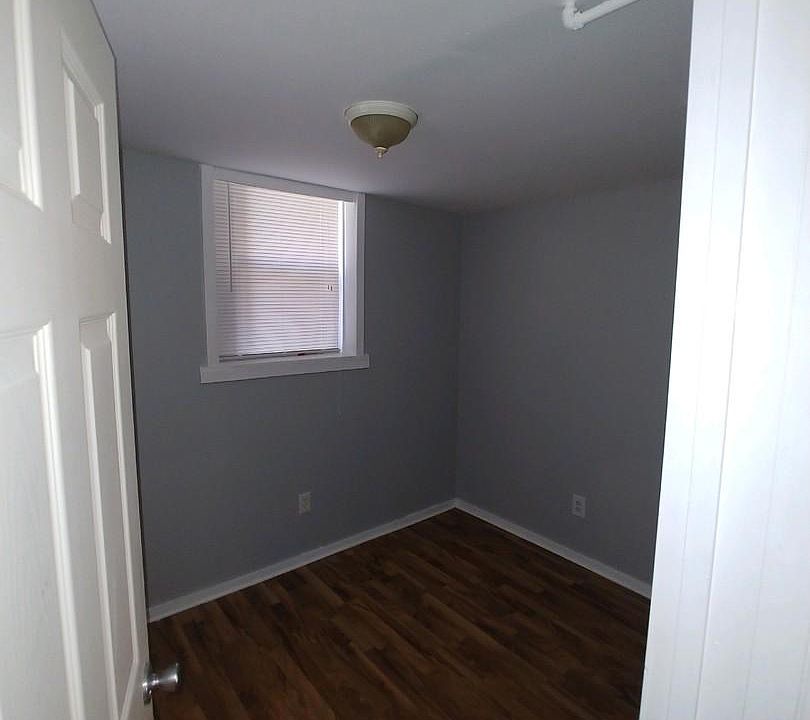 2nd image of 4334 W Walton St #G
