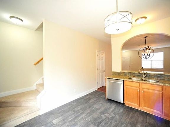 5th image of 98 Logan Ln