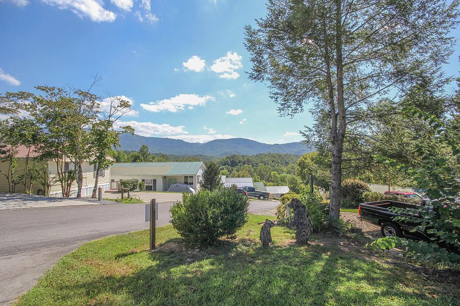 1st image of 425 Mountain Thrush Dr