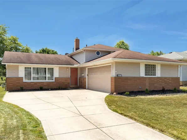 2211 Camelot Dr, Parma, OH 44134