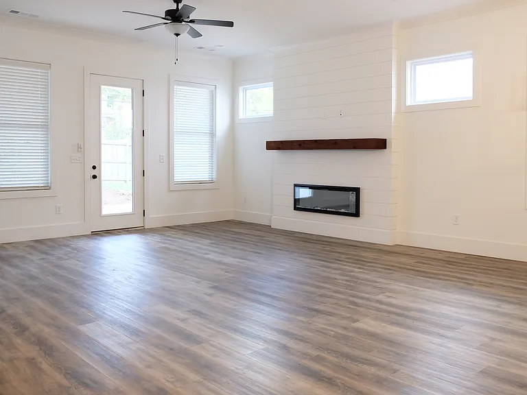 2824 Valley Rd — Photo 2