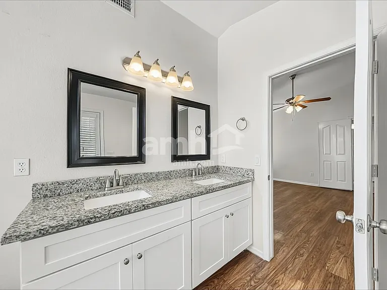 12554 W Holly St — Photo 10