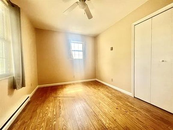 4th image of 736 Dayton St