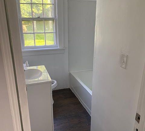 5th image of 608 Carnegie St