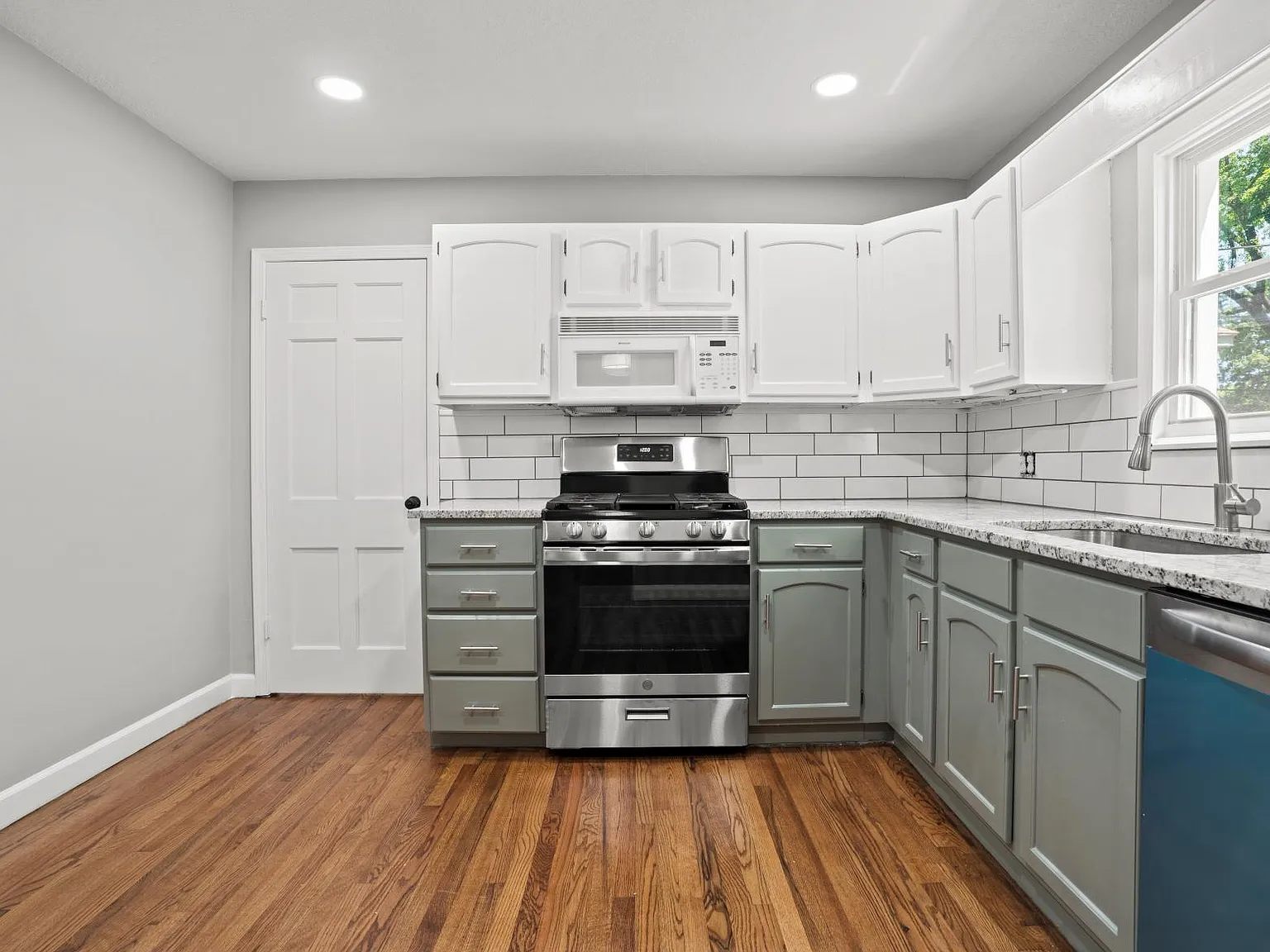 2 bed, 1228 sqft, $2,095 — Photo 4